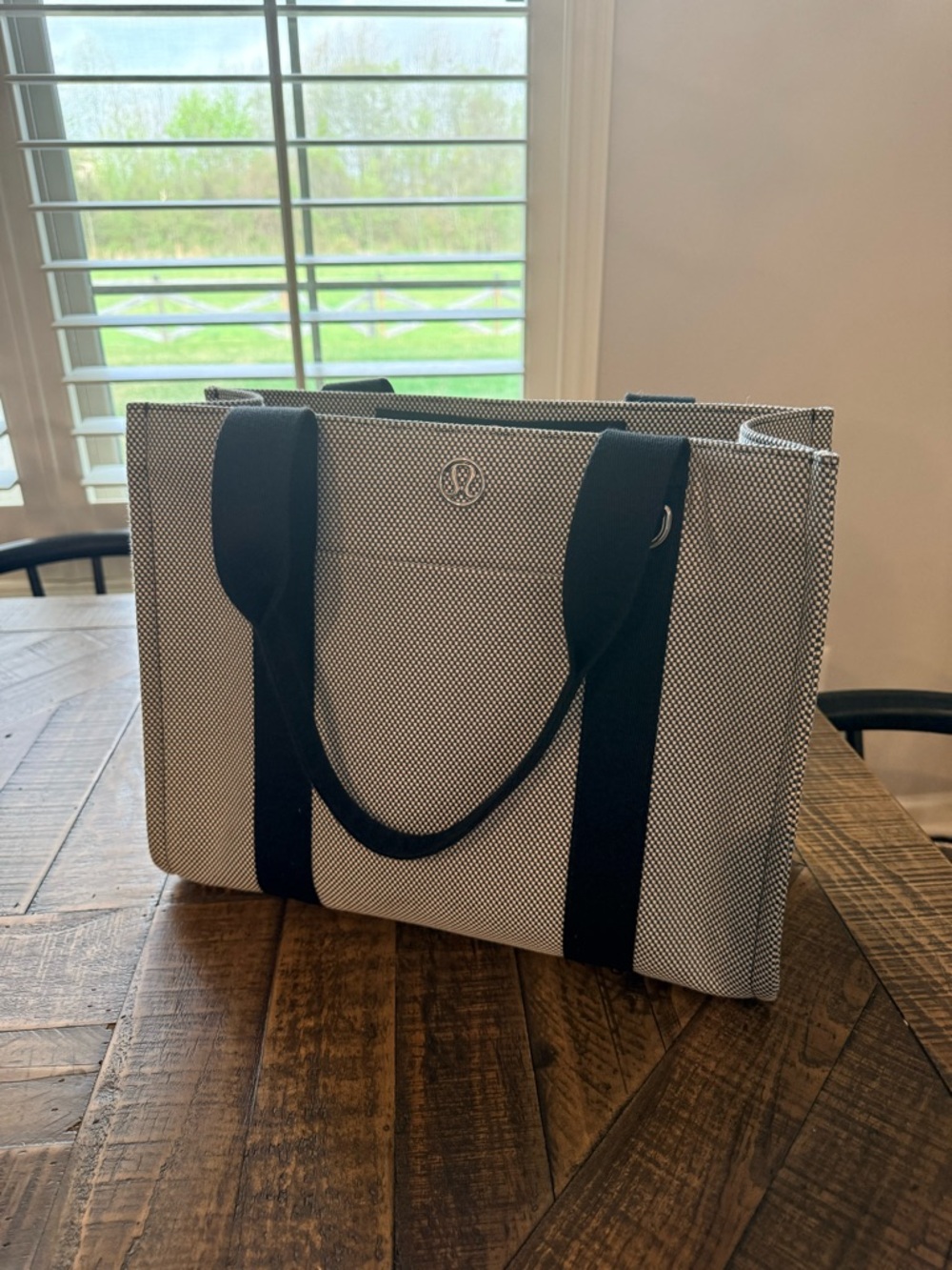 Lululemon Black & White Canvas Tote 10L - Picture 2 of 5